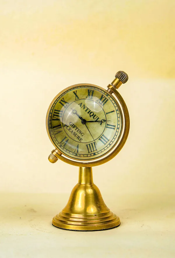 Antiqula_Epoch_3.3_Rotating_Vintage_Brass_Globe_Desk_Clock